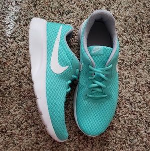NWT Nike Tanjun in Teal Size 6.5Y/8.5W